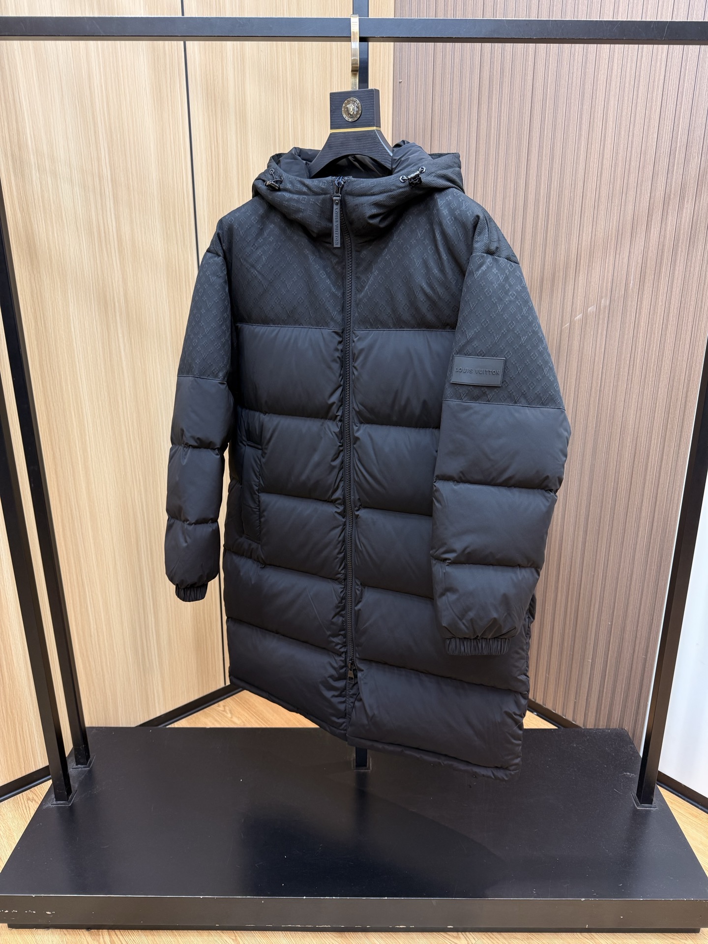 爆款🔥秋冬新款🆕羽绒服 原版1:1订制五金配件全进口原版定制 欢迎专柜对比 绝对的高品质 采用顶级90白