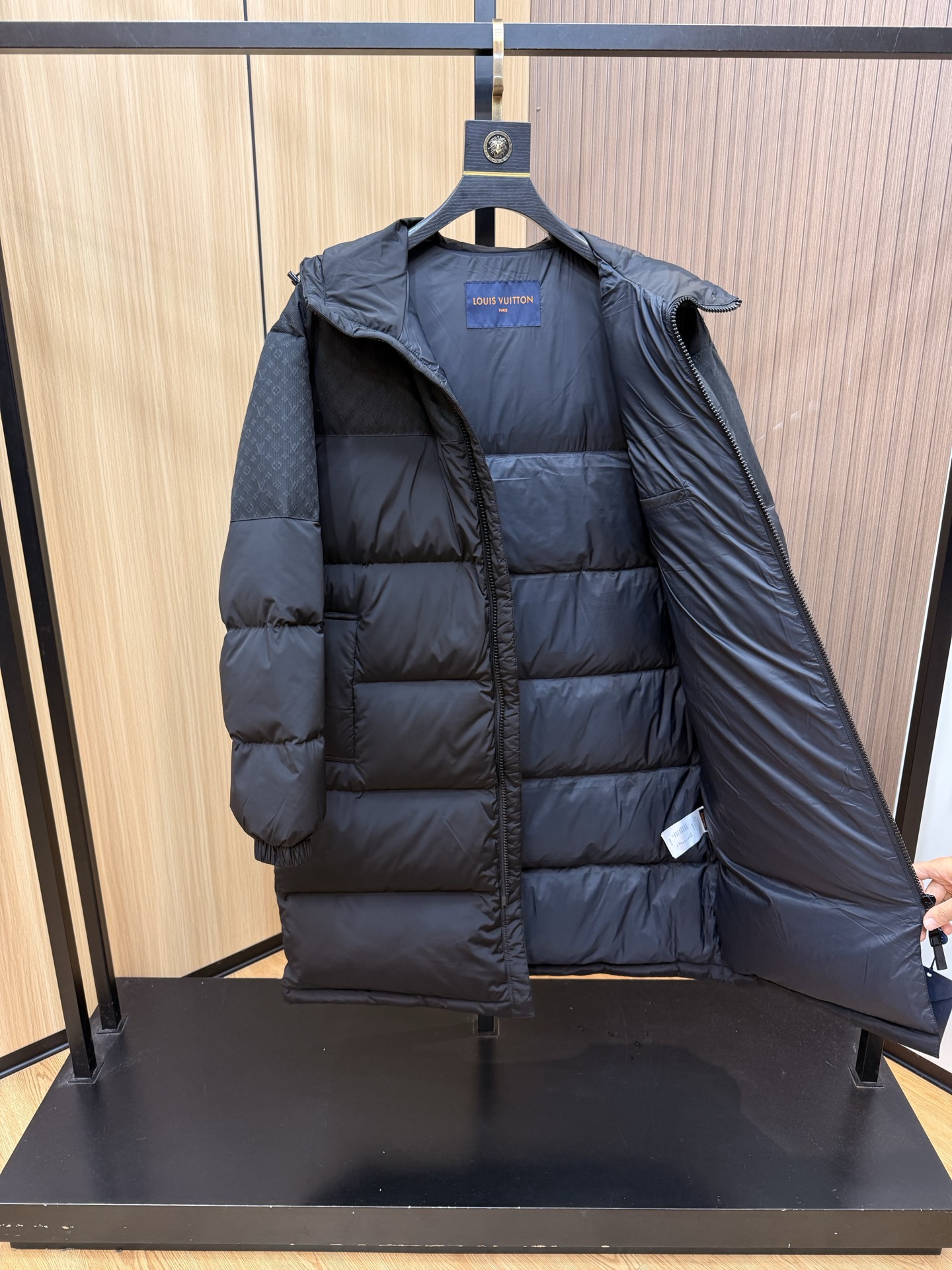 爆款🔥秋冬新款🆕羽绒服 原版1:1订制五金配件全进口原版定制 欢迎专柜对比 绝对的高品质 采用顶级90白