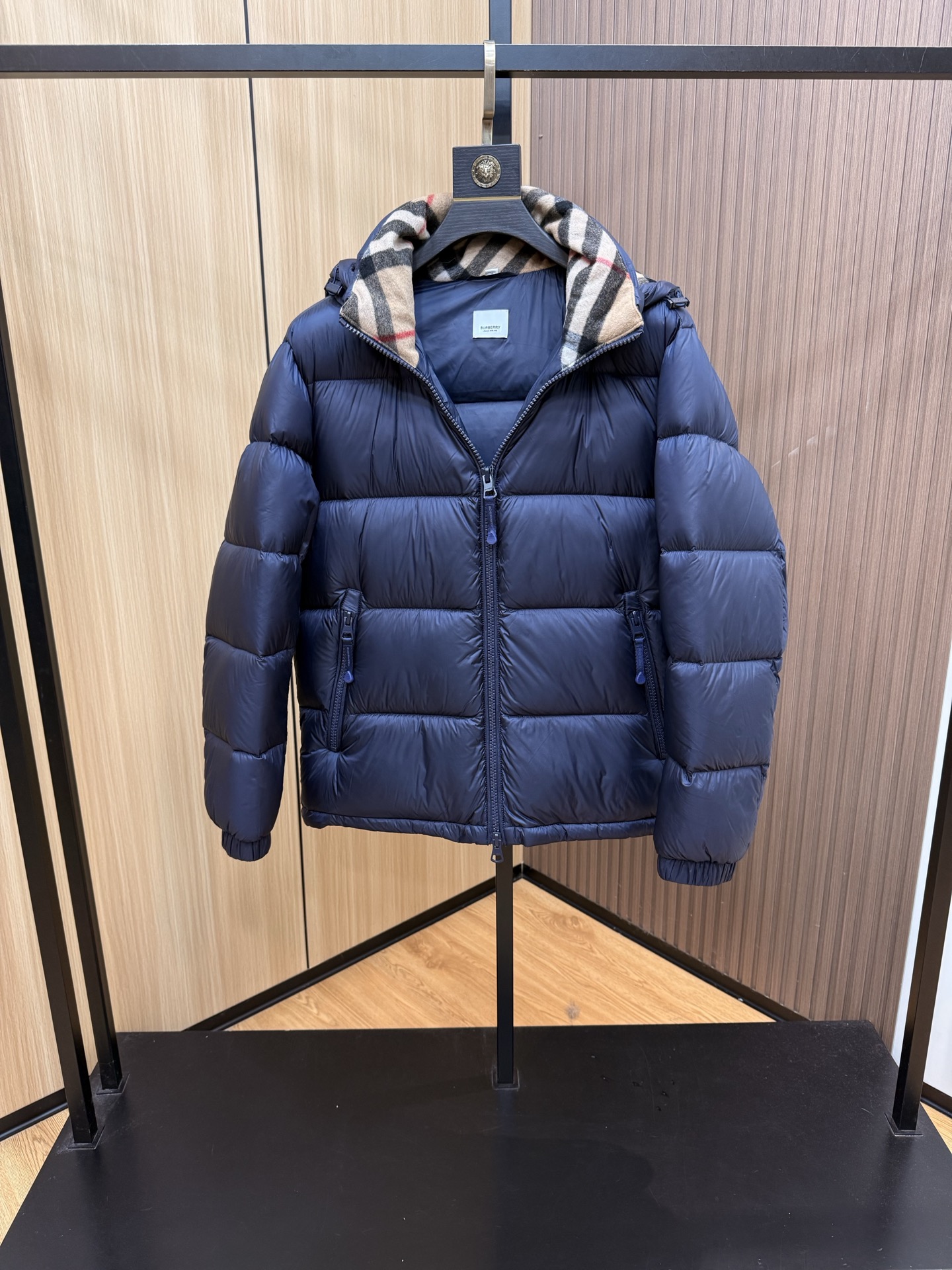 爆款🔥秋冬新款🆕羽绒服 原版1:1订制五金配件全进口原版定制 欢迎专柜对比 绝对的高品质 采用顶级90白