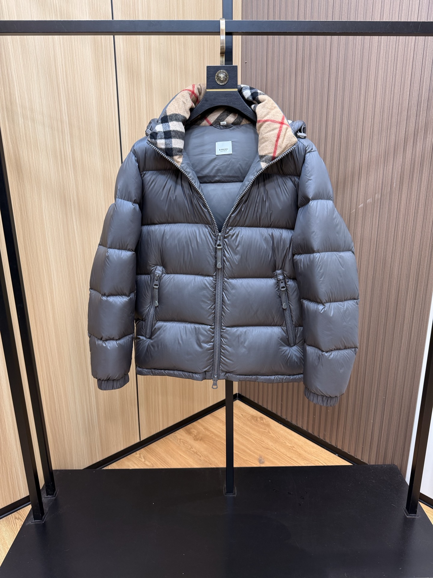 爆款🔥秋冬新款🆕羽绒服 原版1:1订制五金配件全进口原版定制 欢迎专柜对比 绝对的高品质 采用顶级90白