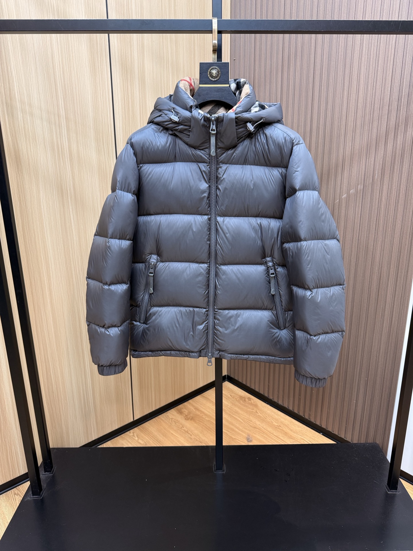 爆款🔥秋冬新款🆕羽绒服 原版1:1订制五金配件全进口原版定制 欢迎专柜对比 绝对的高品质 采用顶级90白