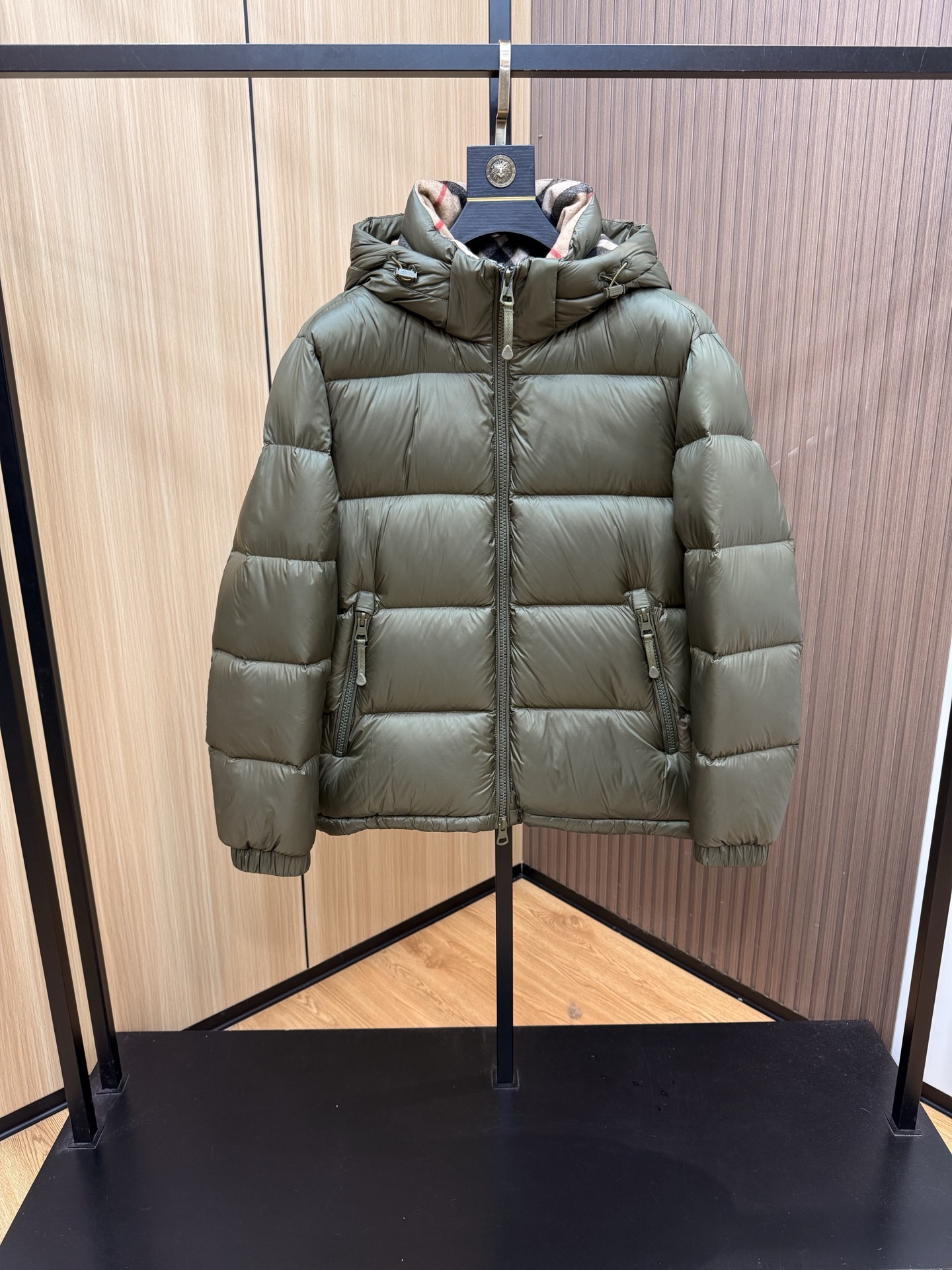 爆款🔥秋冬新款🆕羽绒服 原版1:1订制五金配件全进口原版定制 欢迎专柜对比 绝对的高品质 采用顶级90白