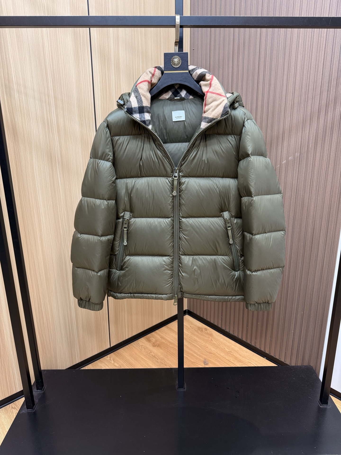 爆款🔥秋冬新款🆕羽绒服 原版1:1订制五金配件全进口原版定制 欢迎专柜对比 绝对的高品质 采用顶级90白