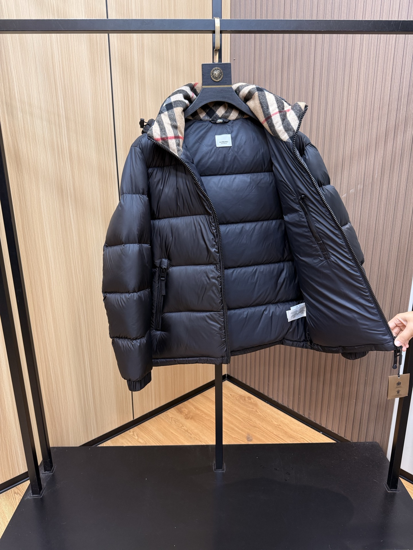 爆款🔥秋冬新款🆕羽绒服 原版1:1订制五金配件全进口原版定制 欢迎专柜对比 绝对的高品质 采用顶级90白