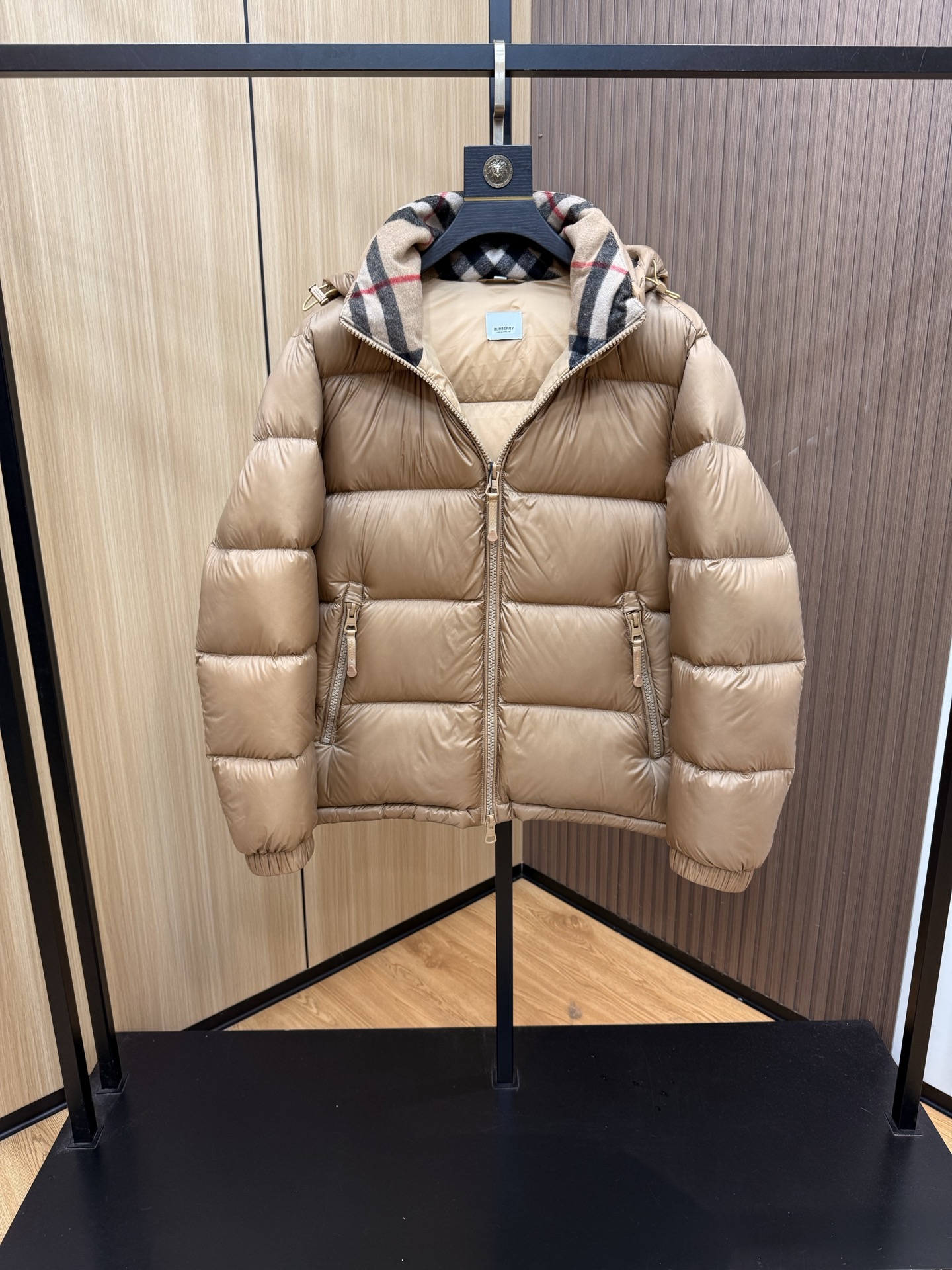 爆款🔥秋冬新款🆕羽绒服 原版1:1订制五金配件全进口原版定制 欢迎专柜对比 绝对的高品质 采用顶级90白