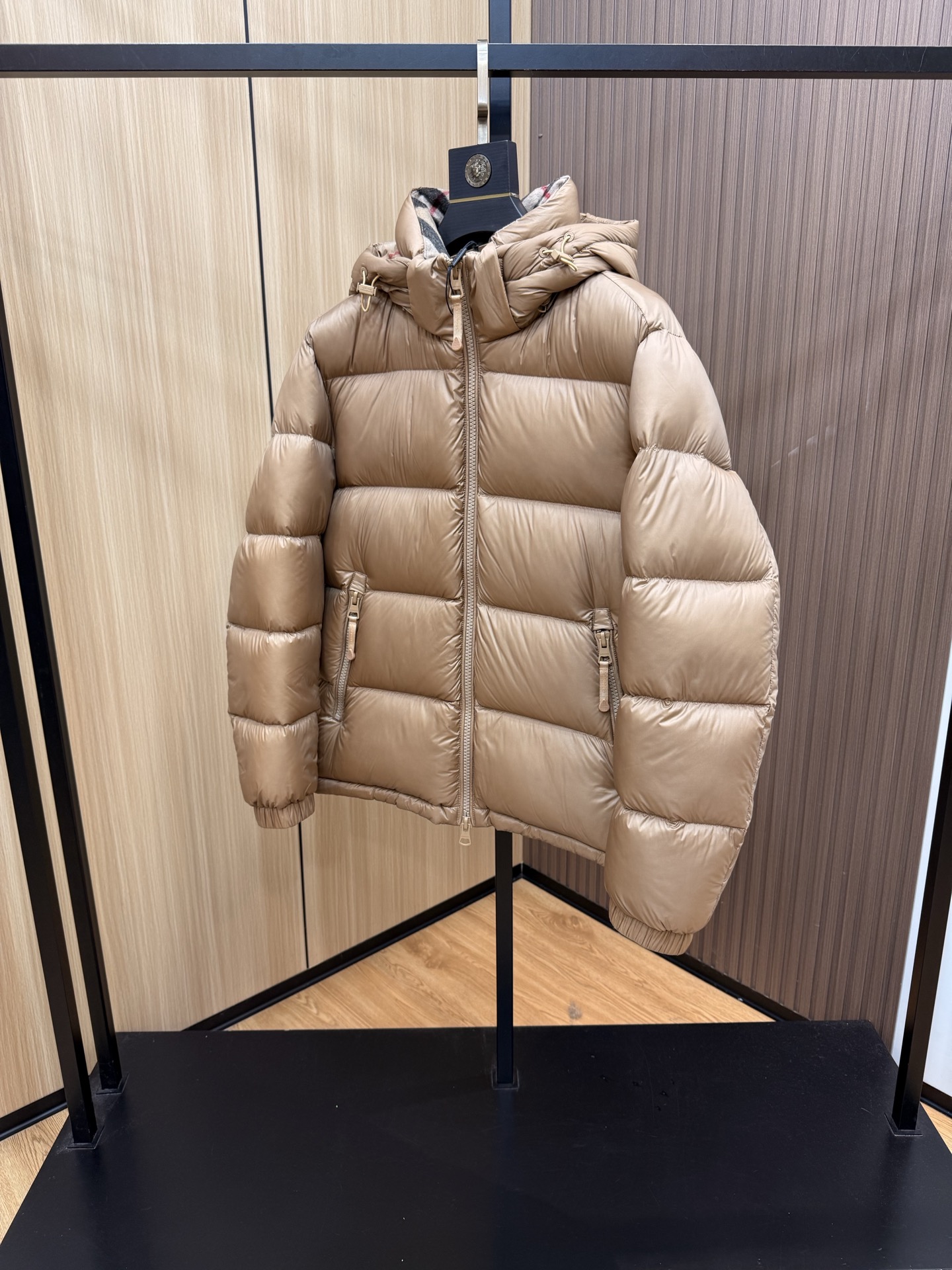 爆款🔥秋冬新款🆕羽绒服 原版1:1订制五金配件全进口原版定制 欢迎专柜对比 绝对的高品质 采用顶级90白