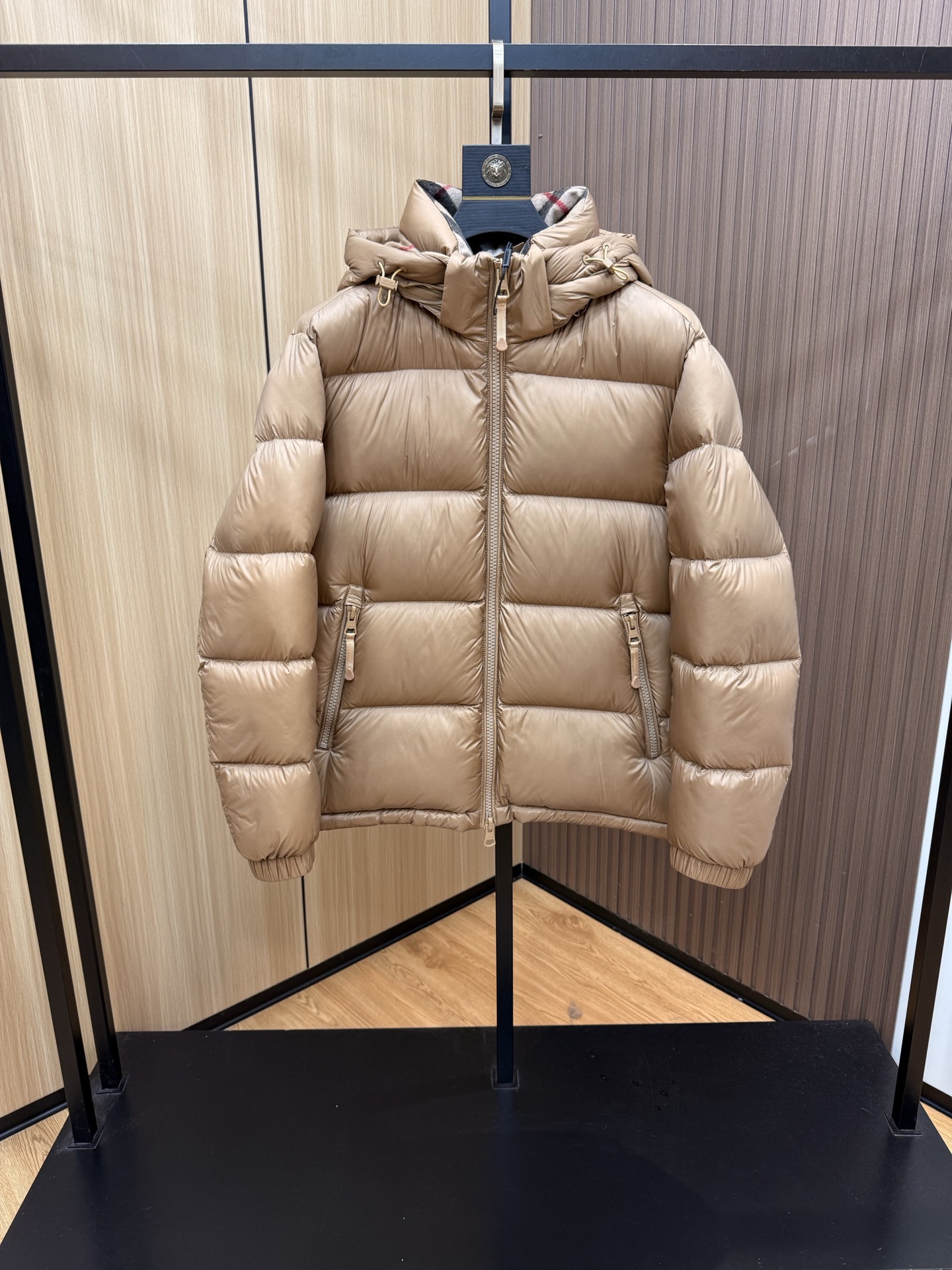 爆款🔥秋冬新款🆕羽绒服 原版1:1订制五金配件全进口原版定制 欢迎专柜对比 绝对的高品质 采用顶级90白