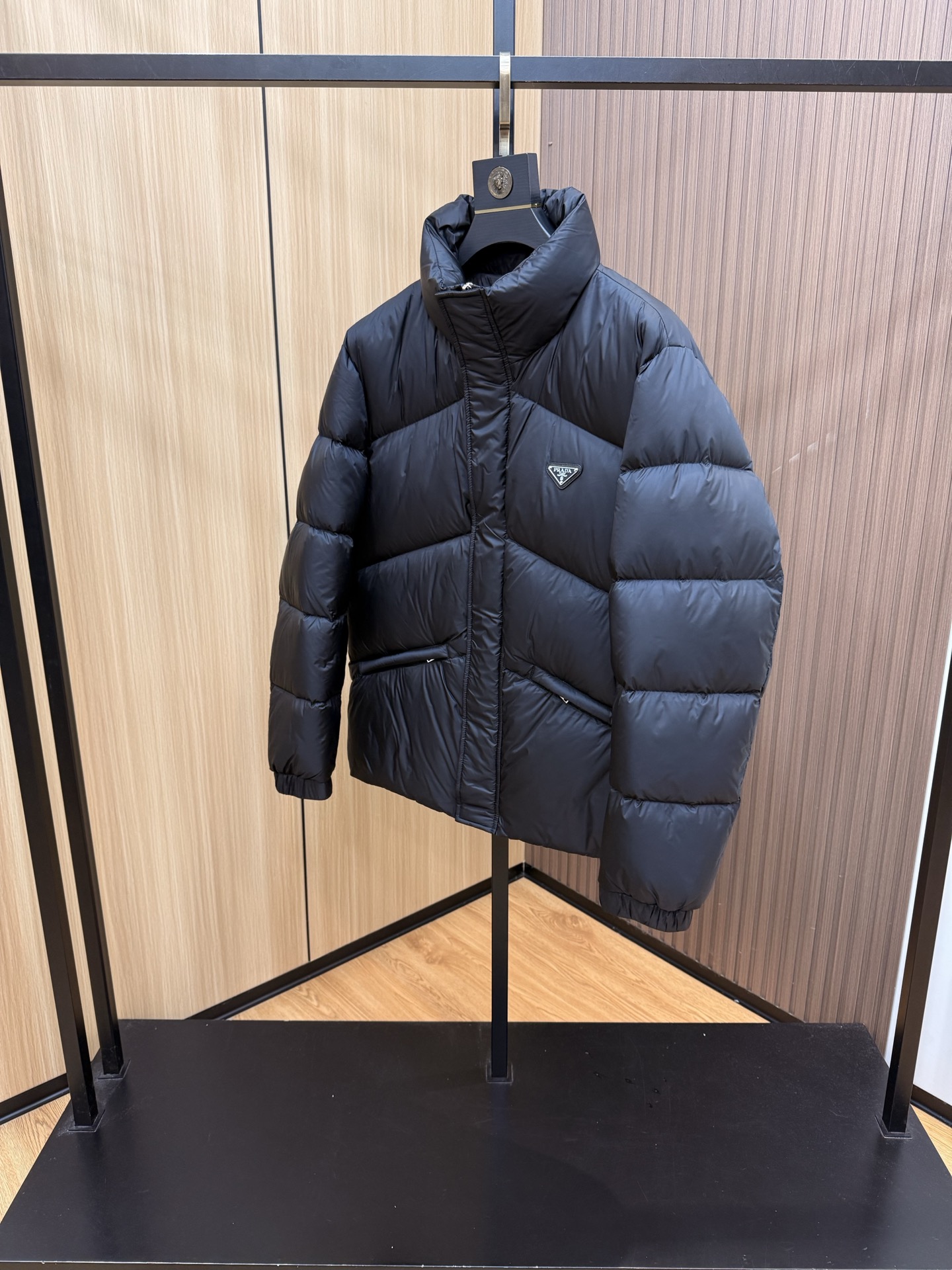 爆款🔥秋冬新款🆕羽绒服 原版1:1订制五金配件全进口原版定制 欢迎专柜对比 绝对的高品质 采用顶级90白