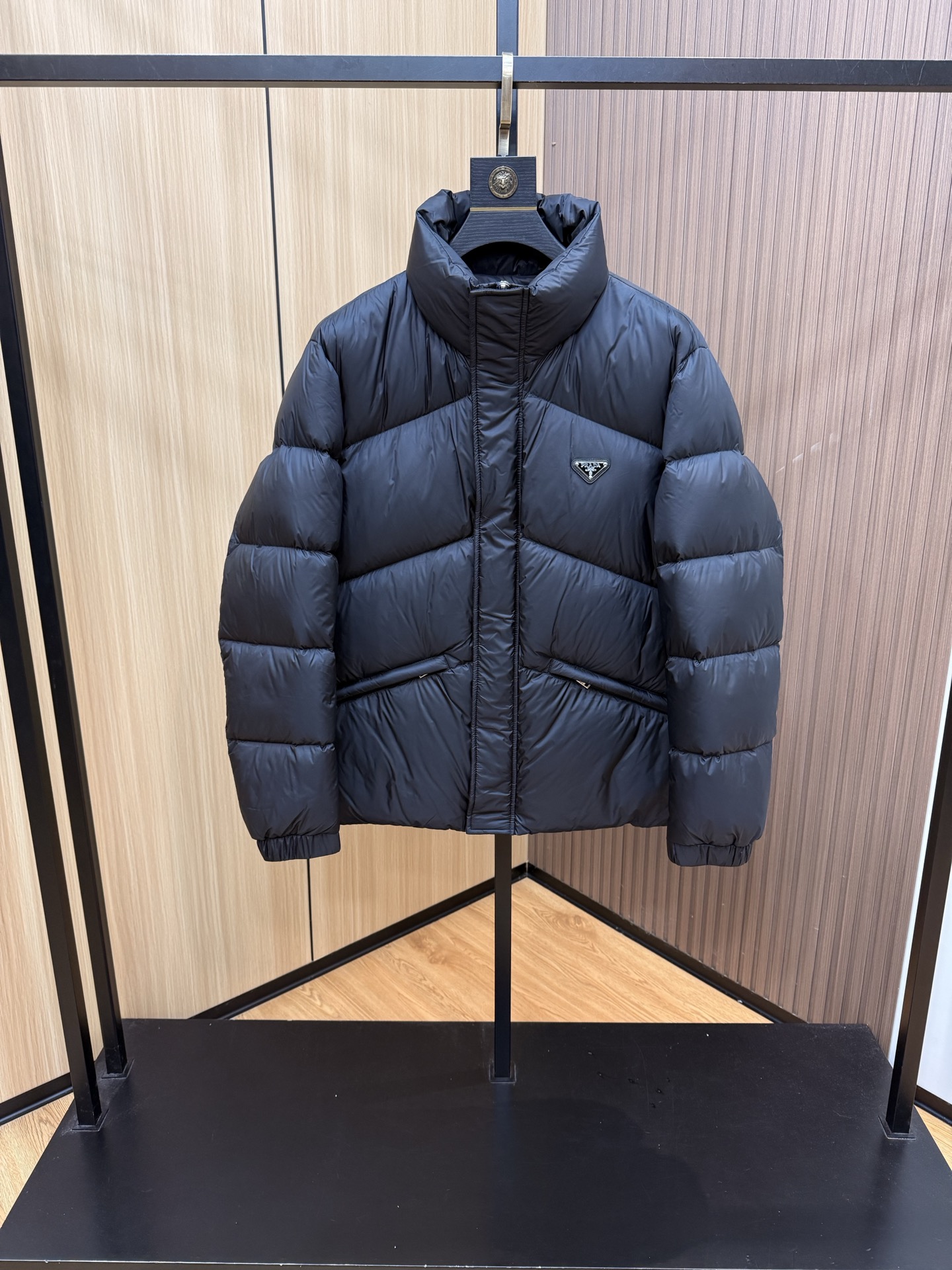 爆款🔥秋冬新款🆕羽绒服 原版1:1订制五金配件全进口原版定制 欢迎专柜对比 绝对的高品质 采用顶级90白