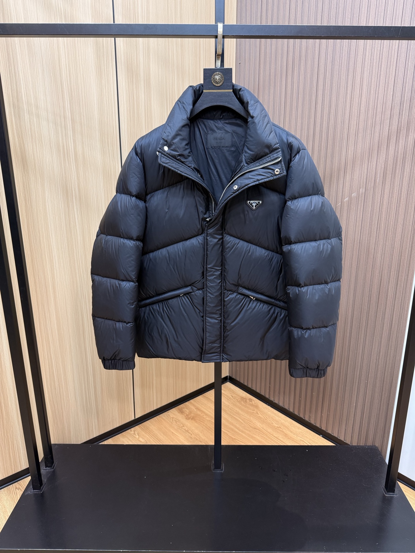 爆款🔥秋冬新款🆕羽绒服 原版1:1订制五金配件全进口原版定制 欢迎专柜对比 绝对的高品质 采用顶级90白