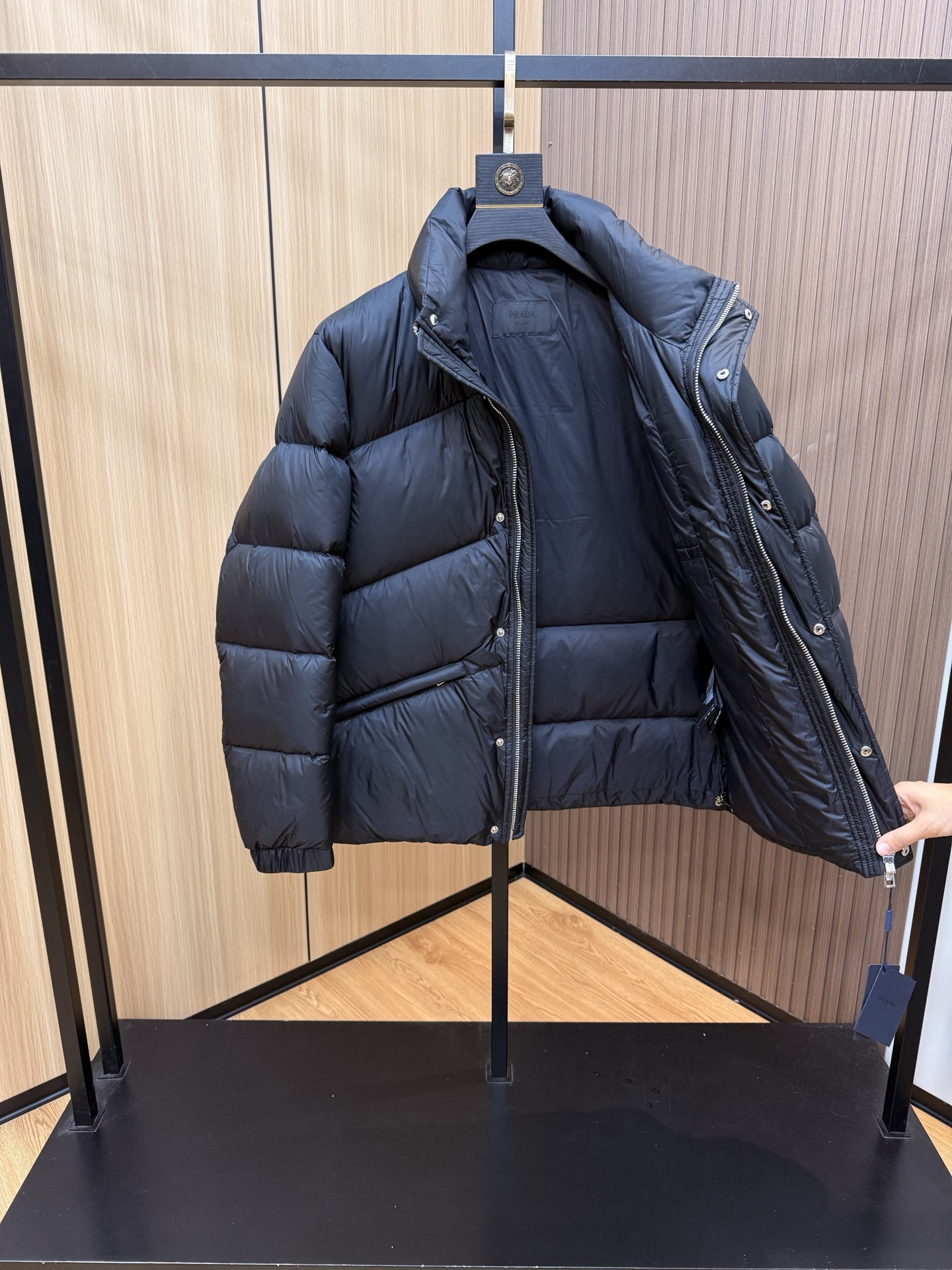 爆款🔥秋冬新款🆕羽绒服 原版1:1订制五金配件全进口原版定制 欢迎专柜对比 绝对的高品质 采用顶级90白