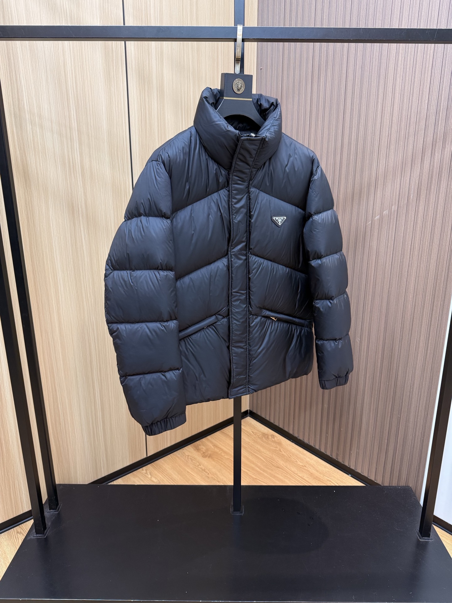 爆款🔥秋冬新款🆕羽绒服 原版1:1订制五金配件全进口原版定制 欢迎专柜对比 绝对的高品质 采用顶级90白