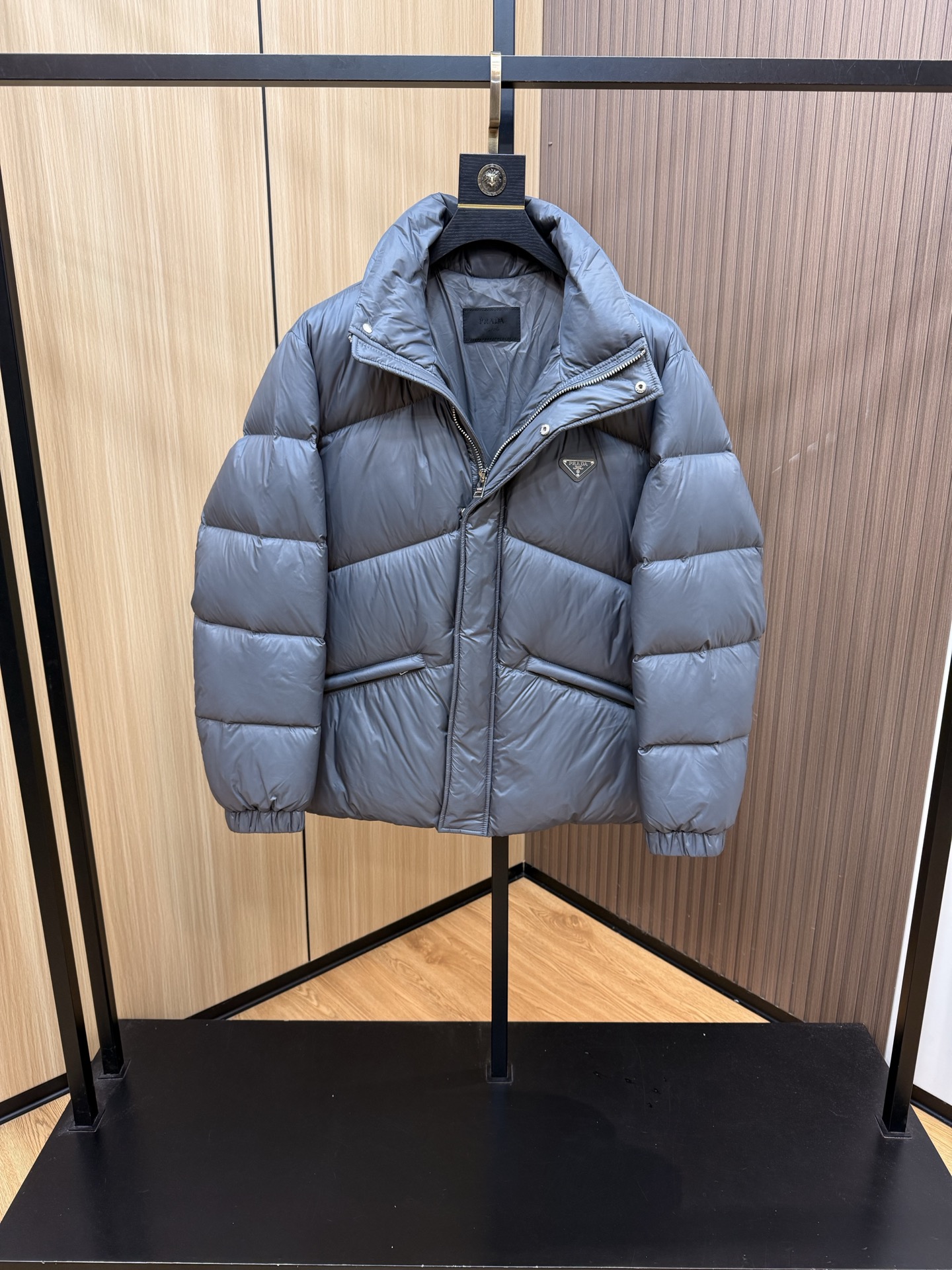 爆款🔥秋冬新款🆕羽绒服 原版1:1订制五金配件全进口原版定制 欢迎专柜对比 绝对的高品质 采用顶级90白