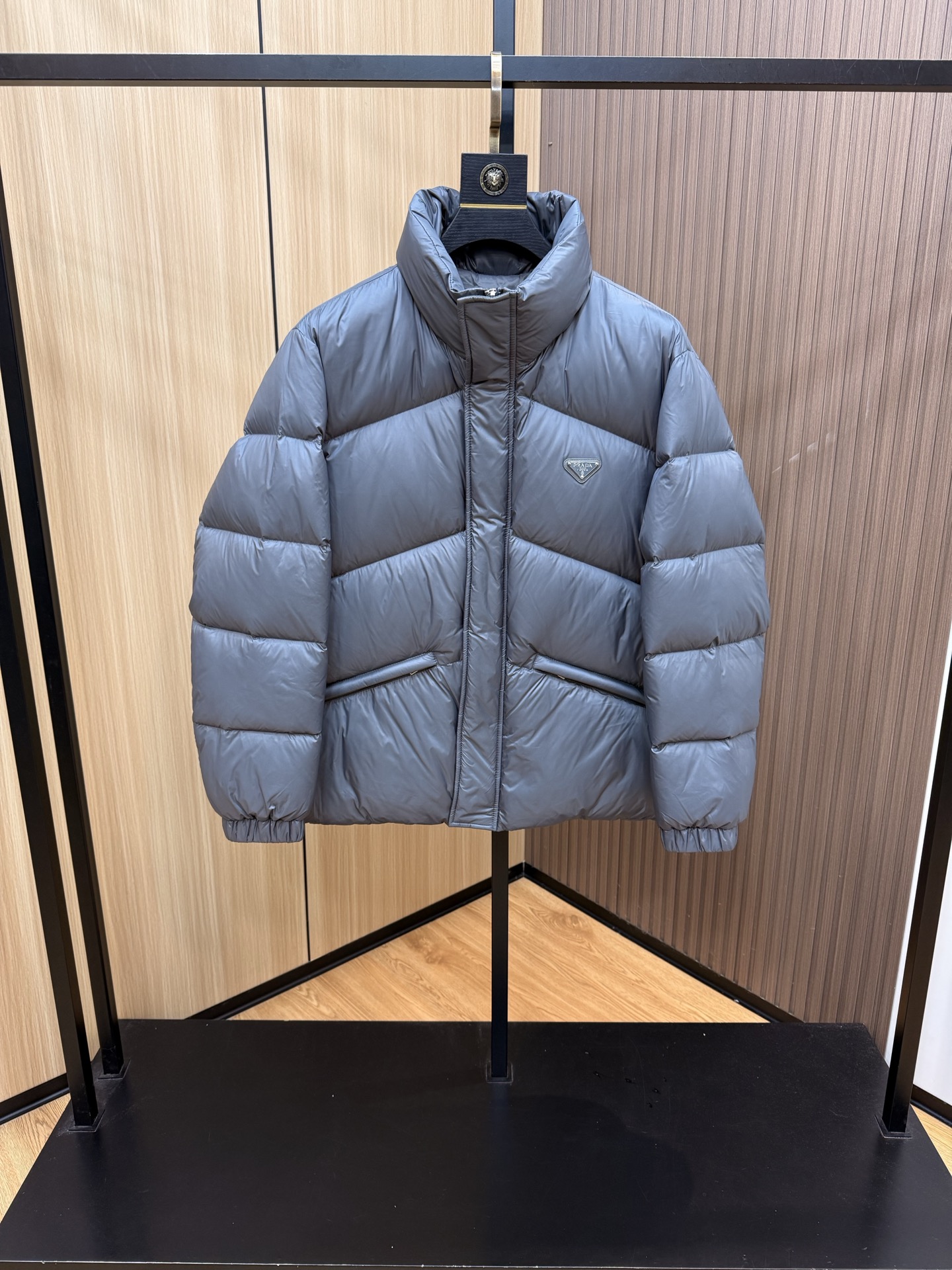 爆款🔥秋冬新款🆕羽绒服 原版1:1订制五金配件全进口原版定制 欢迎专柜对比 绝对的高品质 采用顶级90白