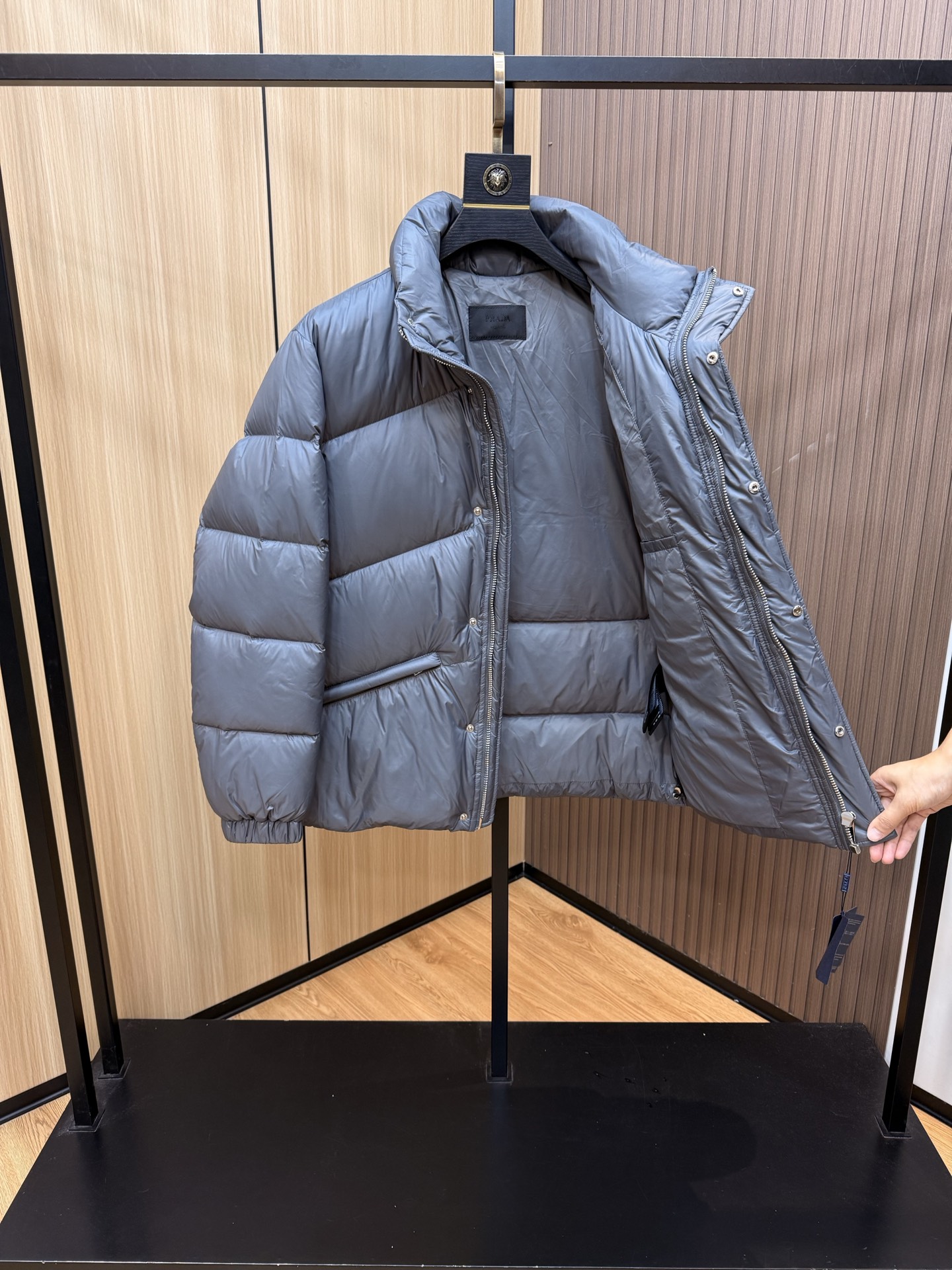 爆款🔥秋冬新款🆕羽绒服 原版1:1订制五金配件全进口原版定制 欢迎专柜对比 绝对的高品质 采用顶级90白