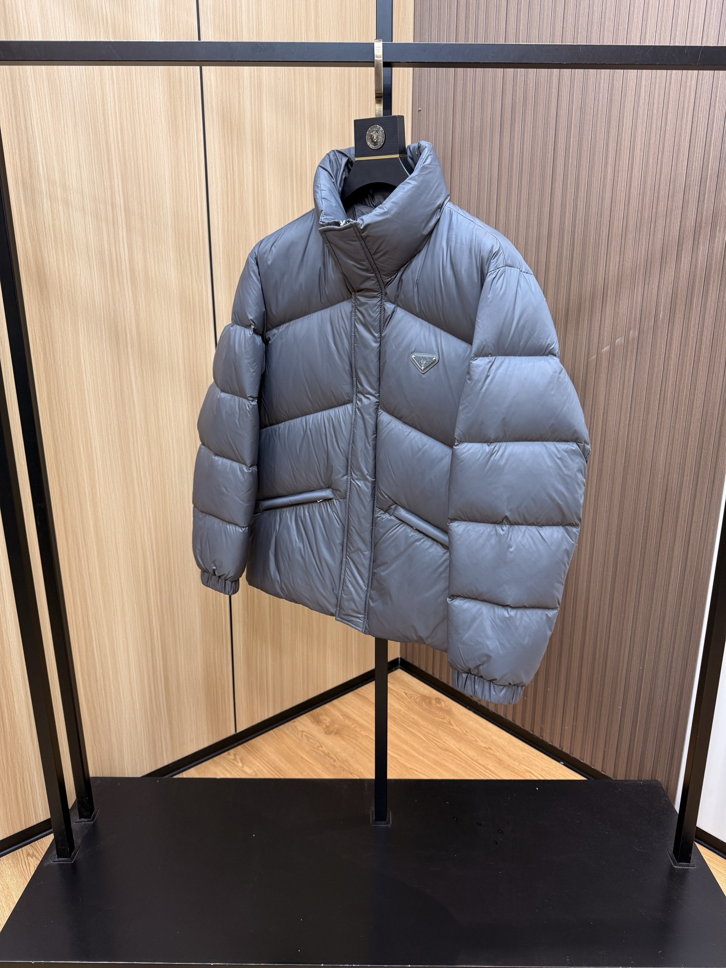 爆款🔥秋冬新款🆕羽绒服 原版1:1订制五金配件全进口原版定制 欢迎专柜对比 绝对的高品质 采用顶级90白