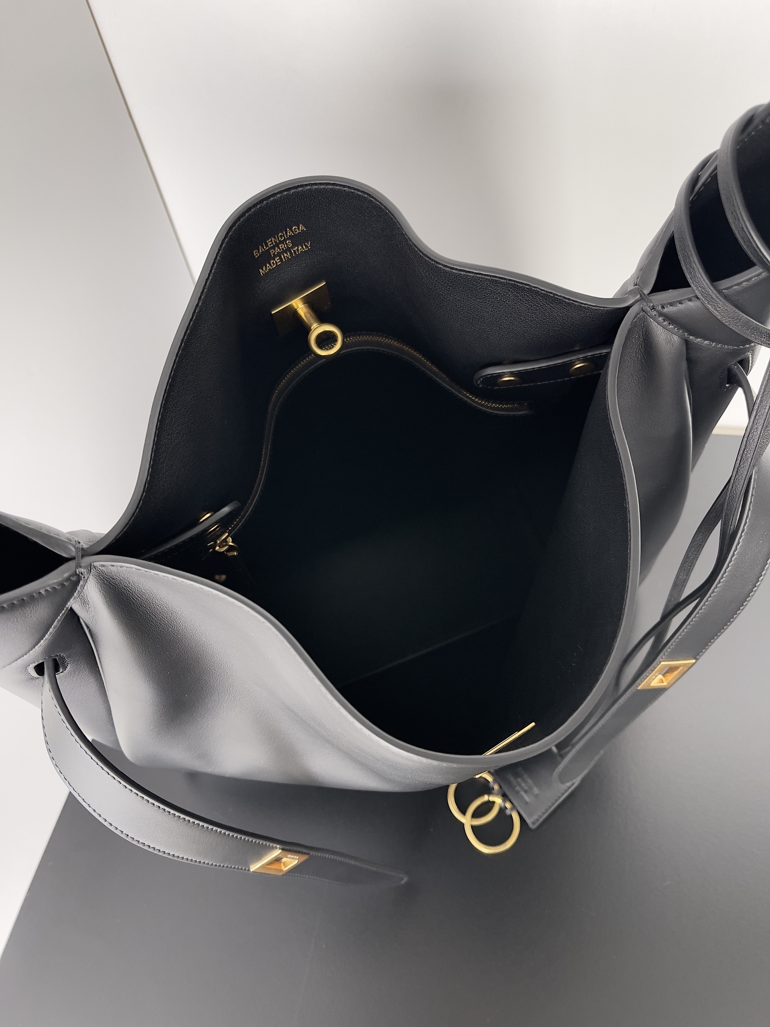 Balenciaga Style Beige Hobo Bag style reference detail image 3 from source 776266