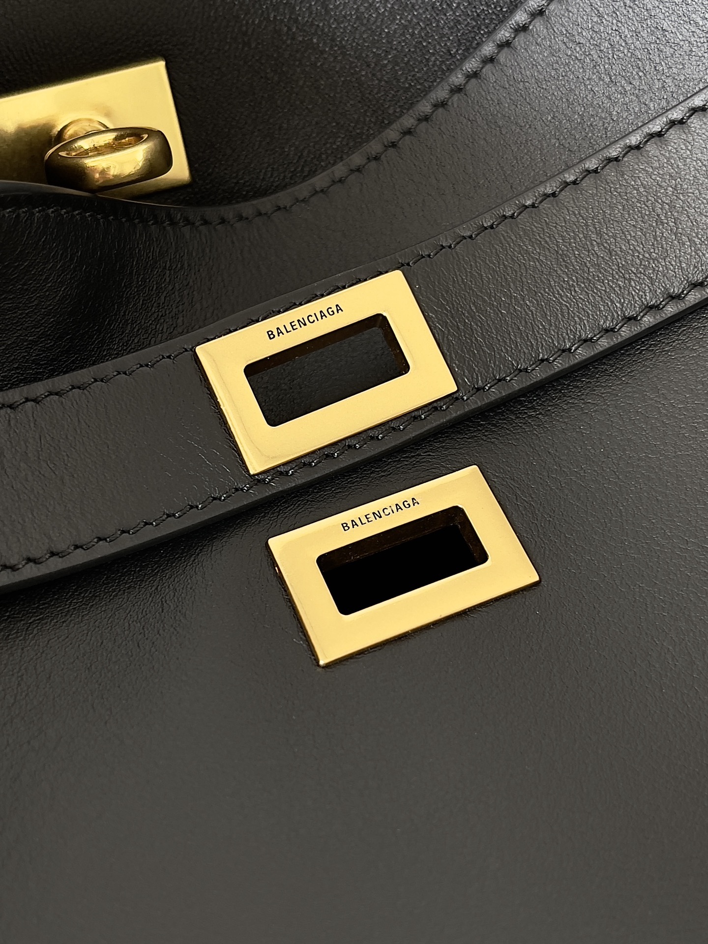 Balenciaga Style Beige Hobo Bag style reference detail image 4 from source 776266