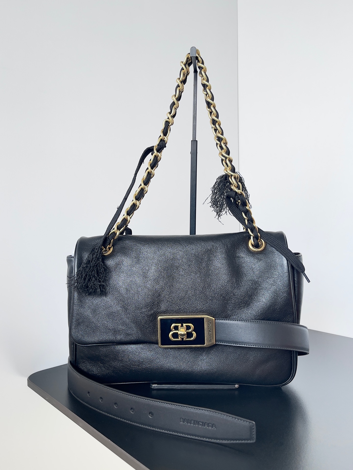 Balenciaga Style Beige Top Handle Bag Lookbook Reference image 1