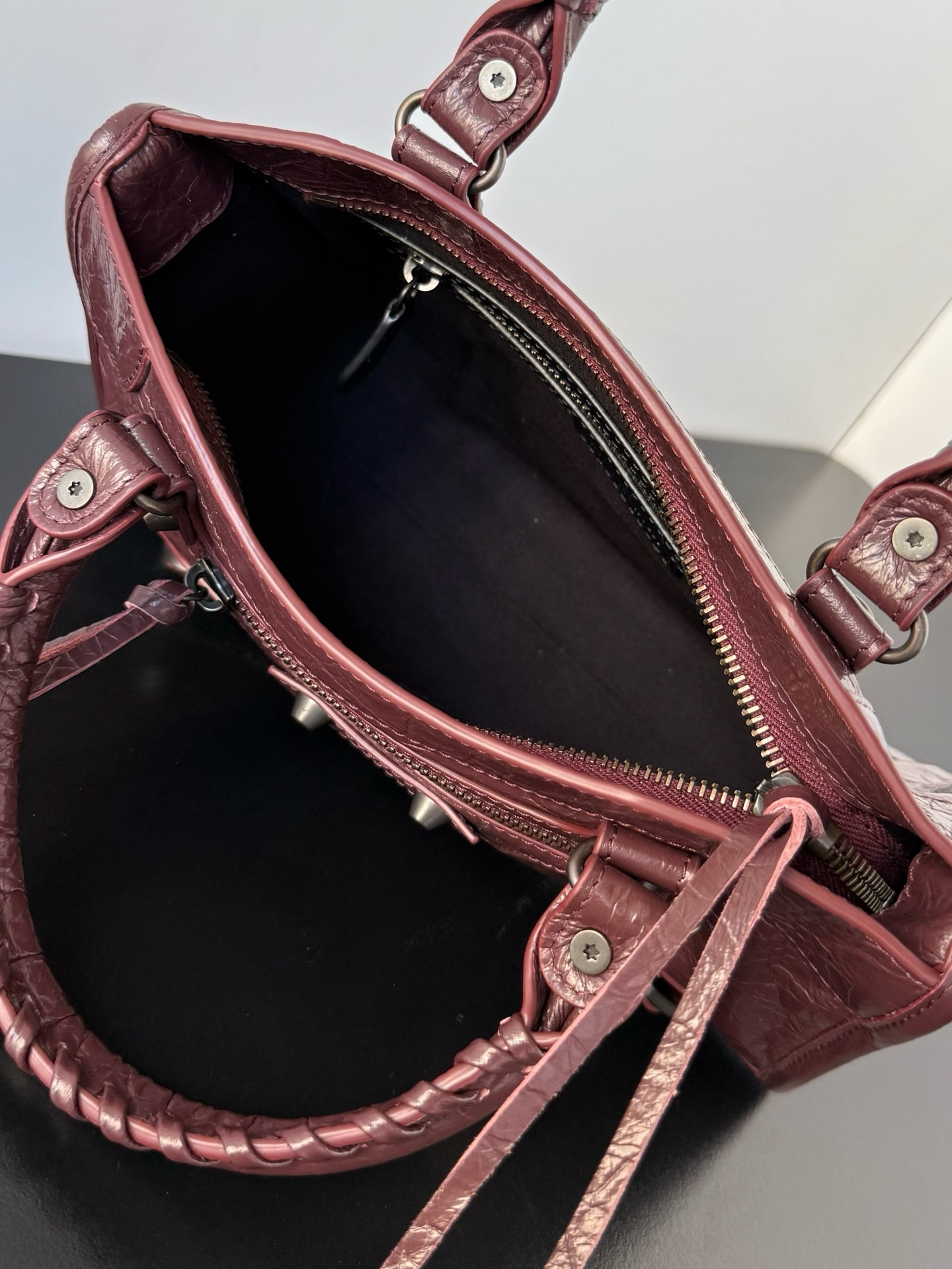 Balenciaga Style Beige Card Holder Bags detail image 3 from source 776321