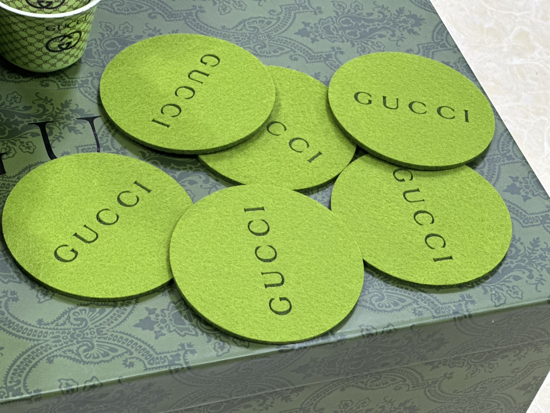 Includes a set of six Gucci coasters - Comprehensive