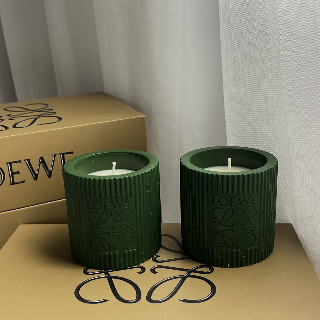Cedarwood features a fresh, subtly woody, and resinous fragrance with a - Perfume 2