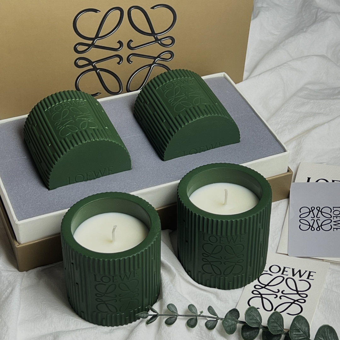 Cedarwood features a fresh, subtly woody, and resinous fragrance with a - Perfume 4