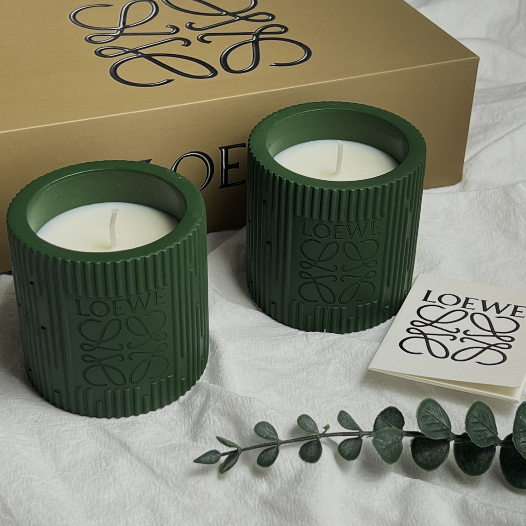 Cedarwood features a fresh, subtly woody, and resinous fragrance with a - Perfume 3