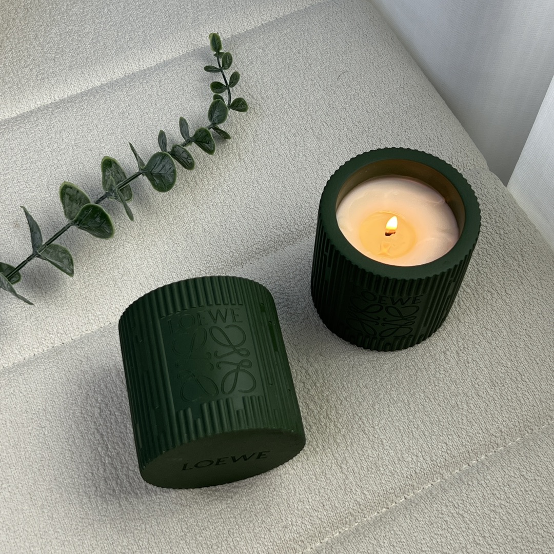LOEWE candlelight brings a gentle warmth and illumination to the home - Lifestyle 2