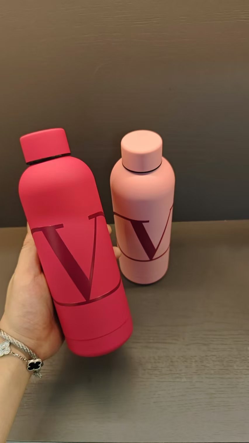 Valentino insulated tumbler rendered in a contrasting pink and red - Comprehensive