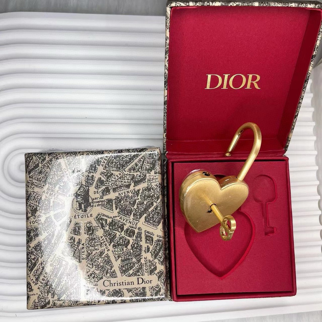 Dior New Vic Heart Padlock - Comprehensive 3