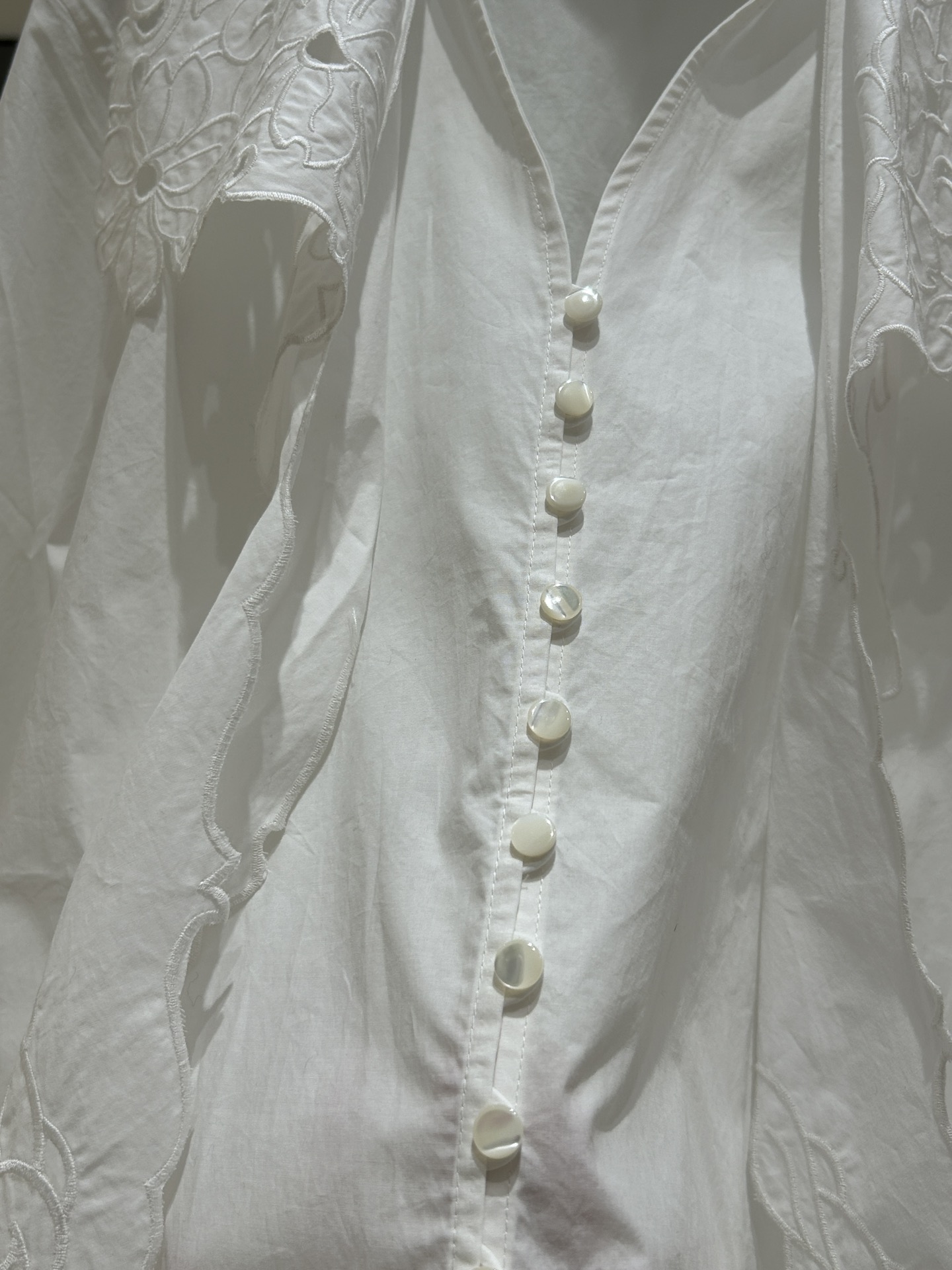 French Romantic Embroidered White Shirt for Young Girls with Sweet and Elegant Style - 图片 6