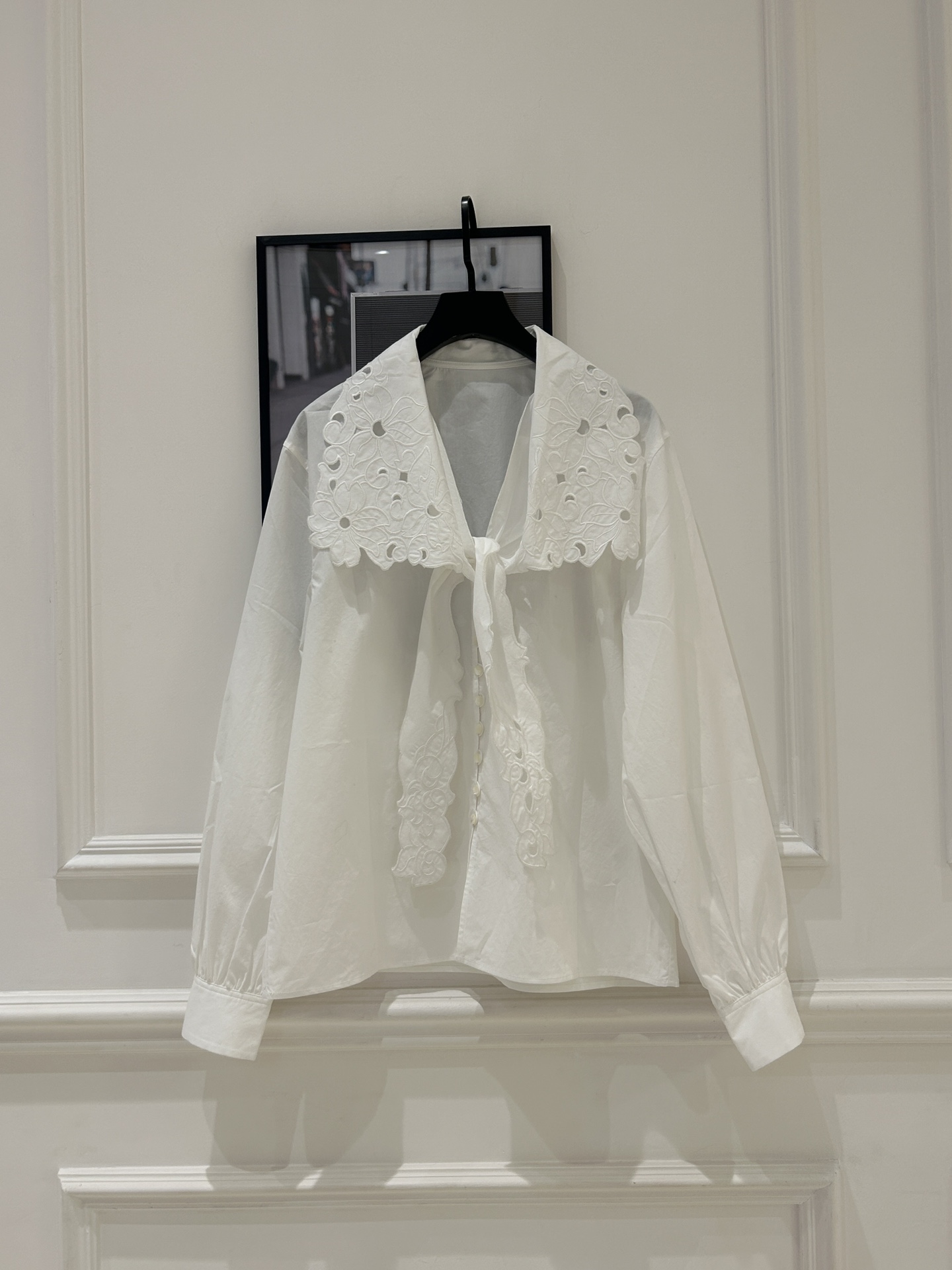 French Romantic Embroidered White Shirt for Young Girls with Sweet and Elegant Style - 图片 3