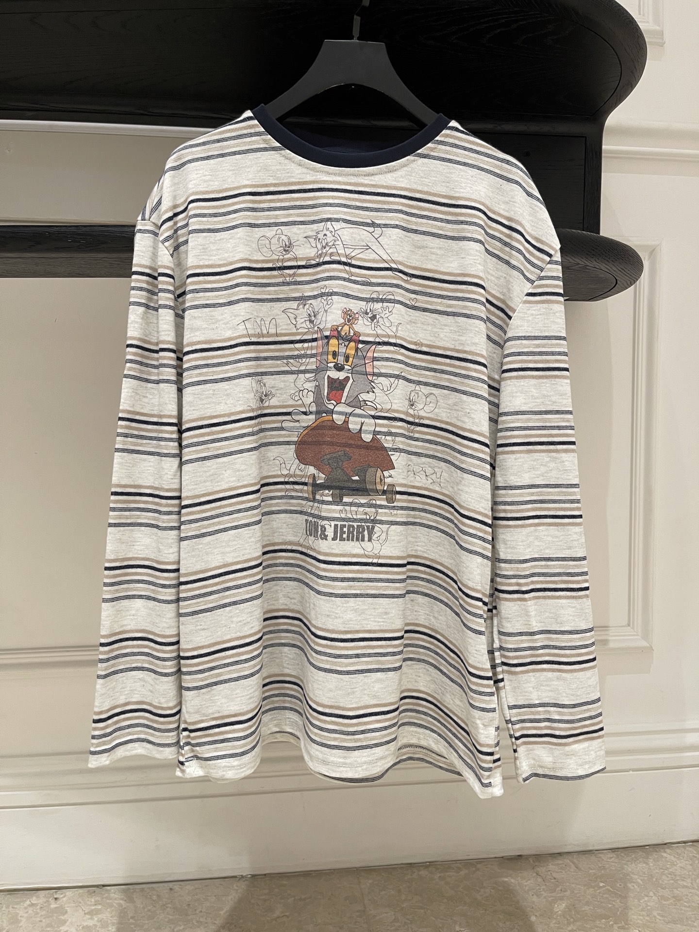 Hard-Core Girl Embraces New Morning and Spring with Cute Striped Tom Cat Apparel - 图片 5