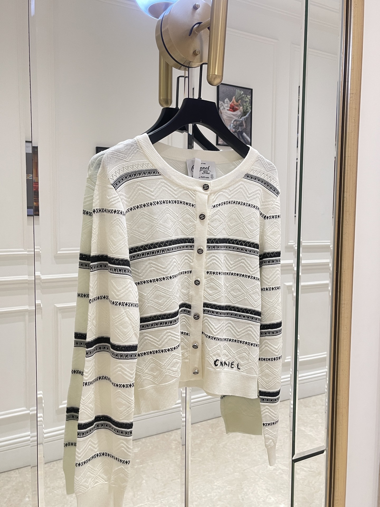 NO:330254,Original single-handed women's clothing with packaging Cha* 25-year exclusive new style Xiaoxiang medieval vintage series medieval round neck striped cardigan SML real-detailed shot Size chart, alexander wang19860909原单狠货女装 配包装 Cha* 25年独家新款小香中古vintage系 中古圆领条纹开衫 SML 细节实拍 尺寸表,,alexander wang,Women's clothing