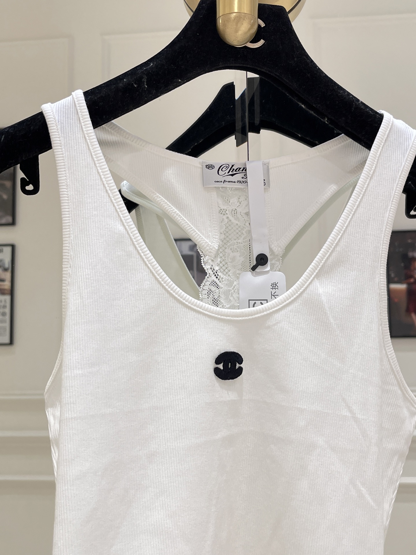 [Chanel Women