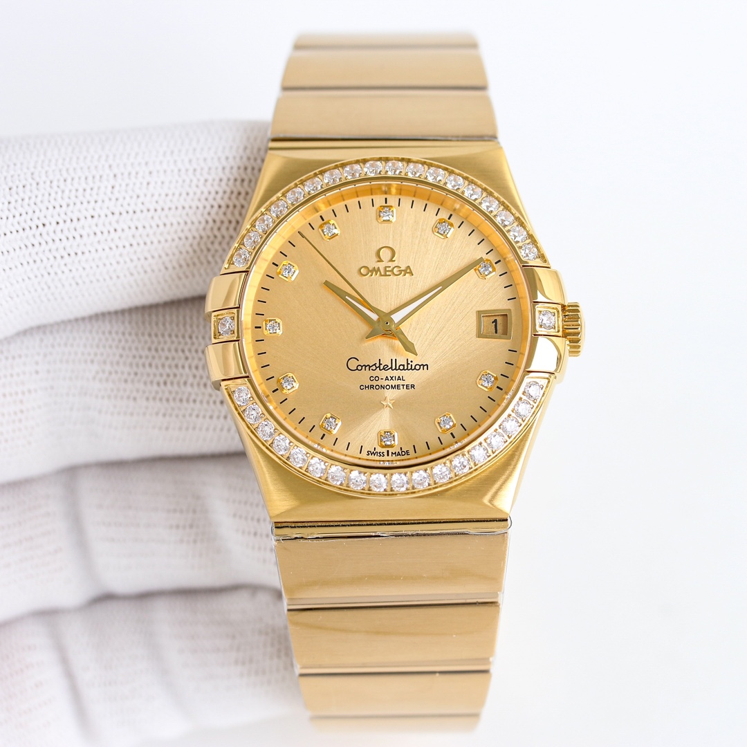 NO:726145,OM+Factory is the first choice for cost-effectiveness. In the name of classic, it highlights the extraordinary. The 38mm Omega fourth-generation Constellation series men's watch perfectly displays the unique charm of the Constellation series, with extraordinary texture. 1. The timeless and charming design of the case is fully reflected in the classic half-moon section and 'claw' on both sides of the case. 2. The Roman numeral scale engraved on the bezel. 3. The literal sun pattern dial is equipped with three-dimensional polygonal drum-shaped polishing and brushing technology to distinguish the scale bars.  4. The three-dimensional multi-faceted polishing and brushing process of the hands give the hands multi-angle beauty. 5. The movement 2824 is changed to a black windmill balance wheel, and the deck gems are slightly convex and rounded, giving the movement more stable performance. A watch suitable for formal occasions can allow you to easily cope with the workplace, socializing, and show your masculine charm with formal and casual wear!  ,,omega19860909OM+Factory 性价比首选 以经典之名,彰显非凡.38毫米欧米茄第四代星座系列男土腕表将星座系列的独特魅力完美展示,非凡质感 1表壳隽永迷人的设计充分体现在表壳两个侧面的经典半月形切面以及“托爪” 2表圈镌刻的罗马数字刻度 3字面太阳纹表盘搭配立体多边腰鼓型抛光及拉丝工艺分明刻度条钉 4表针立体多面型抛光及拉丝工艺赋予指针多角度美感 5机芯2824改黑色风车摆轮,甲板宝石微凸圆润饱满,赋予机芯更加稳定的性能 一款适合正式场合佩戴的腕表能够让你轻松应对职场,交际,搭配正装休闲尽显男人魅力！,,omega,Watch