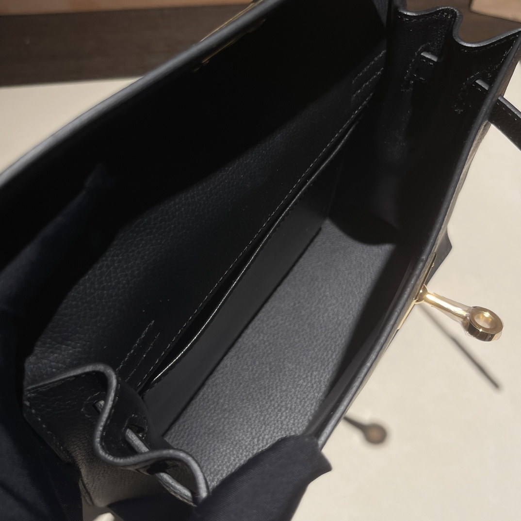 Kelly danse 跳舞包 22cm 原厂进口Evercolor皮【黑色】金扣 
专柜同步 手工蜡线缝制 纯钢五金 现货