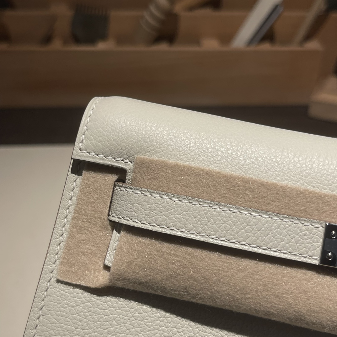 Kelly danse 跳舞包 22cm 原厂进口Evercolor皮【奶昔白】银扣 
专柜同步 手工蜡线缝制 纯钢五金 现货