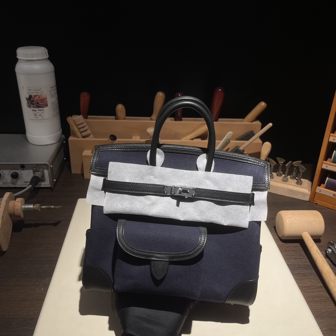 🐎新品
Birkin Cargo 帆布铂金包 25cm 原厂进口Swift皮拼帆布【黑/蓝】银扣 通勤休闲包 男女通用款
限量版 专柜同步 全手工蜜蜡线缝制 纯钢五金 现货