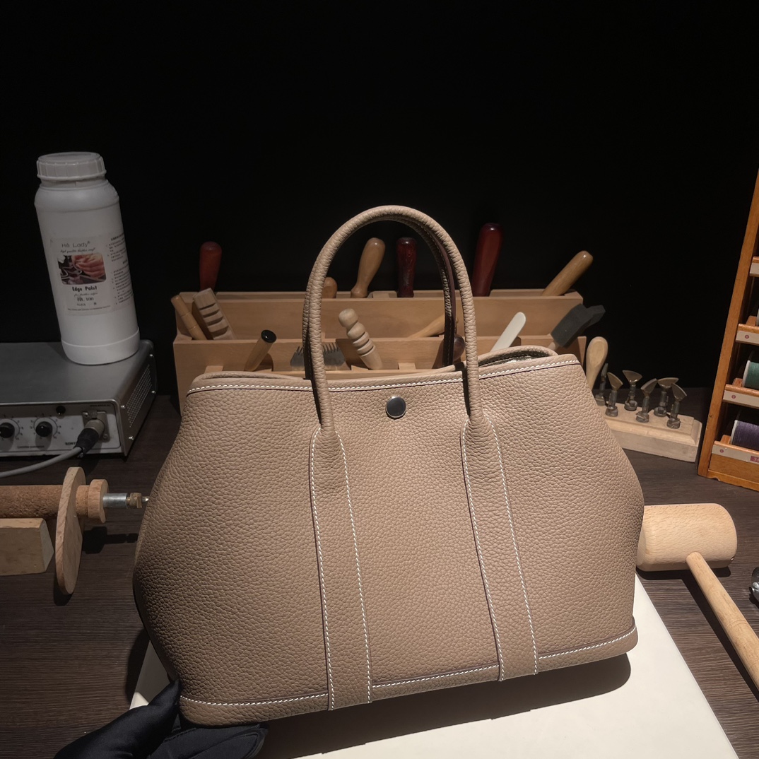 NO:698846,Garden arty garden bag 30cm, original imported N-togo leather [elephant gray] silver buckle, commuter leisure bag, counter synchronization, handmade wax thread sewing, pure steel hardware, in stock, Hermes, Hermes,19860909Garden arty 花园包 30cm 原厂进口N-togo皮【大象灰】银扣 通勤休闲包 专柜同步 手工蜡线缝制 纯钢五金 现货,爱马仕,hermes,Hermes,,Bag
