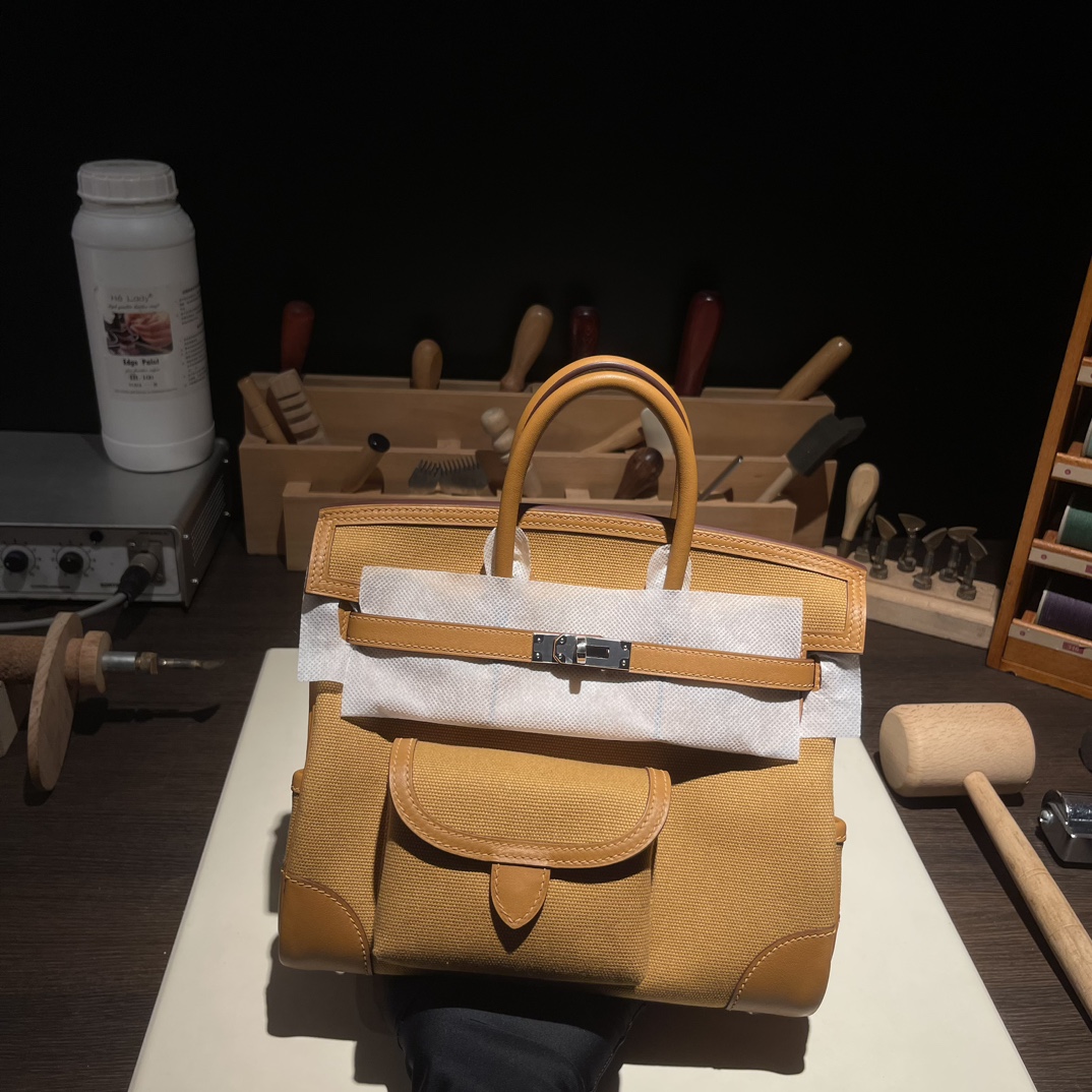 🐎新品
Birkin Cargo 帆布铂金包 25cm 原厂进口Swift皮拼帆布【芝麻色】银扣 通勤休闲包 男女通用款
限量版 专柜同步 全手工蜜蜡线缝制 纯钢五金 现货
