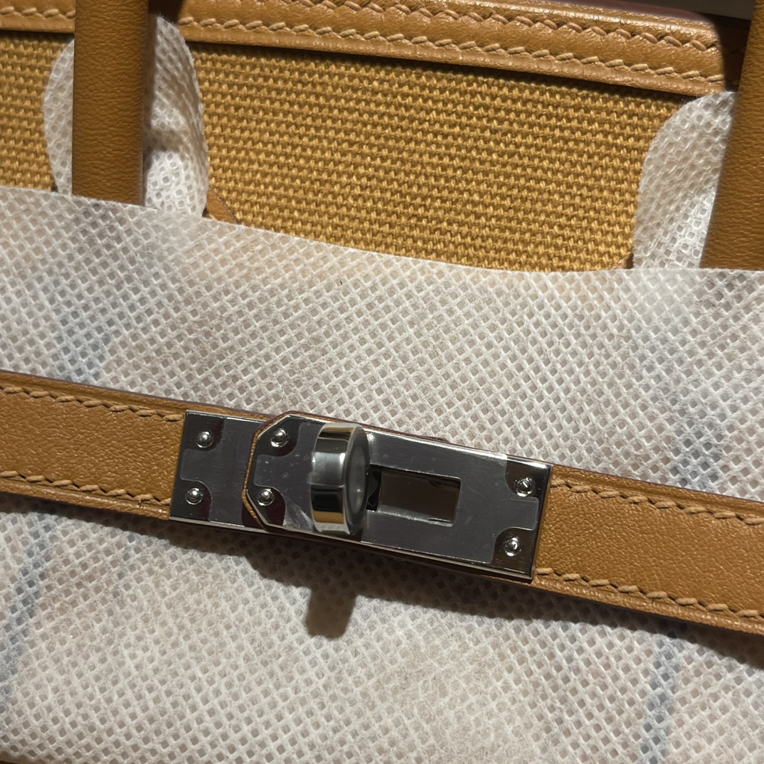 🐎新品
Birkin Cargo 帆布铂金包 25cm 原厂进口Swift皮拼帆布【芝麻色】银扣 通勤休闲包 男女通用款
限量版 专柜同步 全手工蜜蜡线缝制 纯钢五金 现货