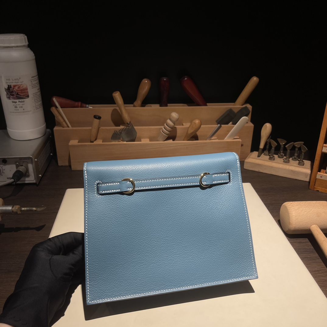 Kelly danse 跳舞包 22cm 原厂进口Evercolor皮【牛仔蓝】金扣 
专柜同步 手工蜡线缝制 纯钢五金 现货