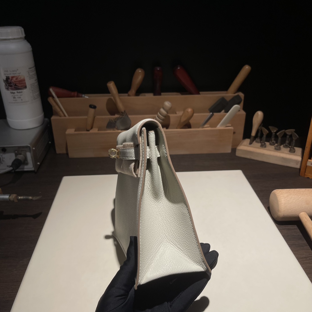 Kelly danse 跳舞包 22cm 原厂进口Evercolor皮【奶昔白】金扣 
专柜同步 手工蜡线缝制 纯钢五金 现货