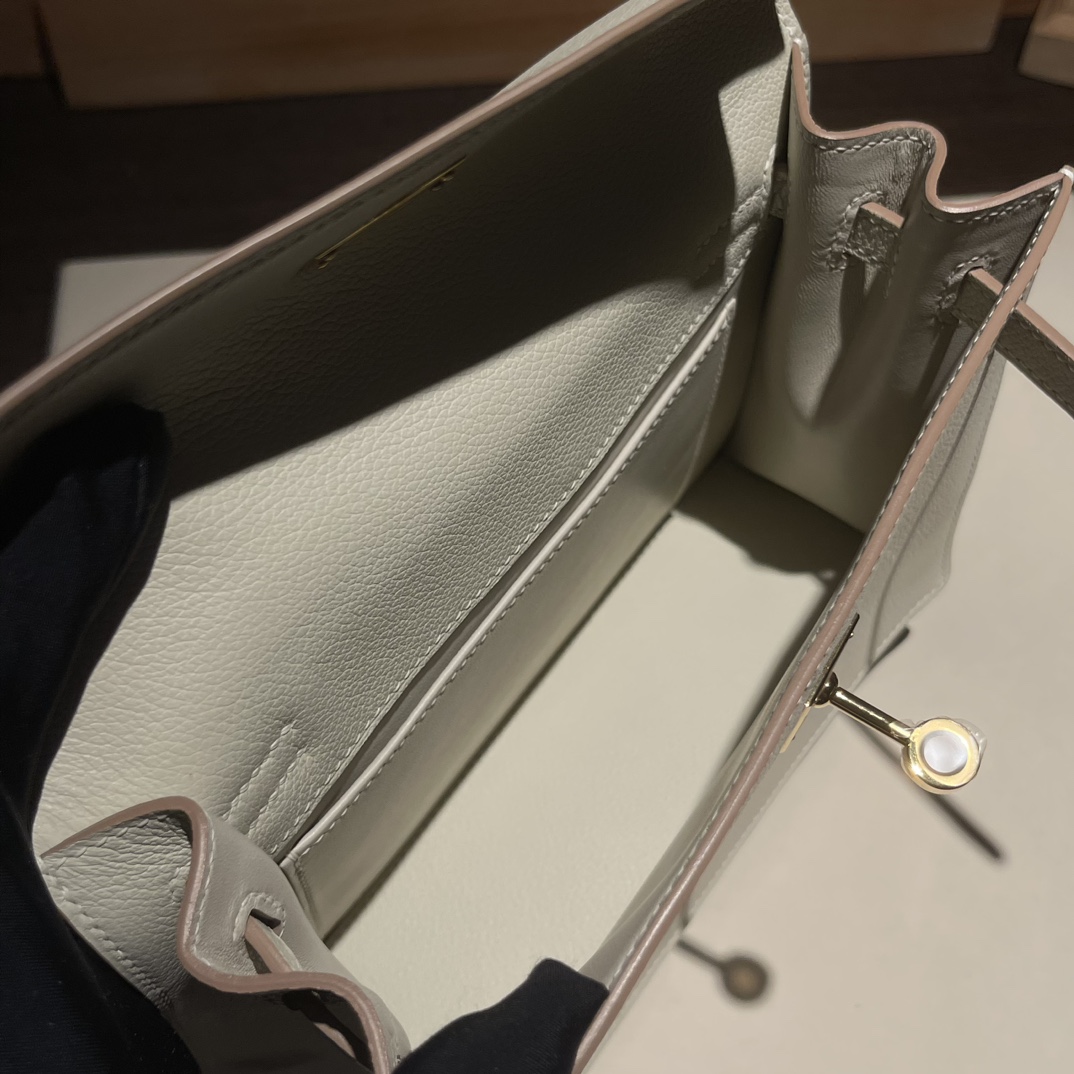 Kelly danse 跳舞包 22cm 原厂进口Evercolor皮【奶昔白】金扣 
专柜同步 手工蜡线缝制 纯钢五金 现货