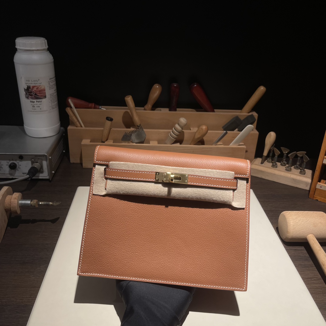 
   Kelly danse 跳舞包 22cm 原厂进口Evercolor皮【金棕】金扣 
专柜同步 手工蜡线缝制 纯钢五金 现货