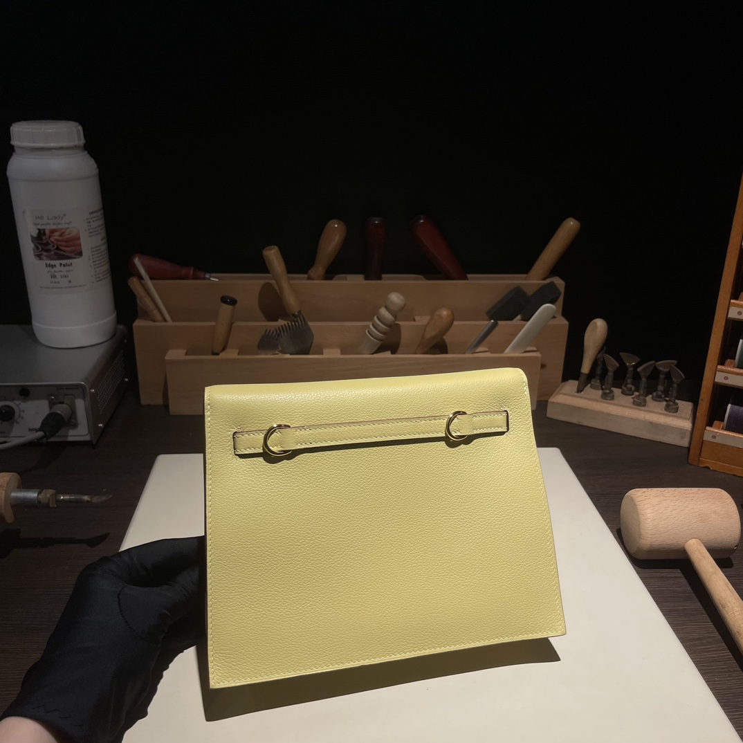 Kelly danse 跳舞包 22cm 原厂进口Evercolor皮【小鸡黄】金扣 
专柜同步 手工蜡线缝制 纯钢五金 现货