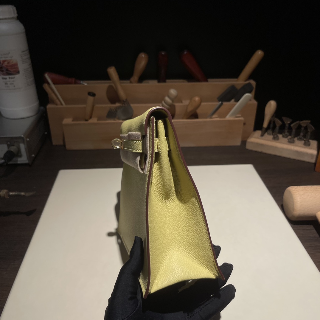 Kelly danse 跳舞包 22cm 原厂进口Evercolor皮【小鸡黄】金扣 
专柜同步 手工蜡线缝制 纯钢五金 现货