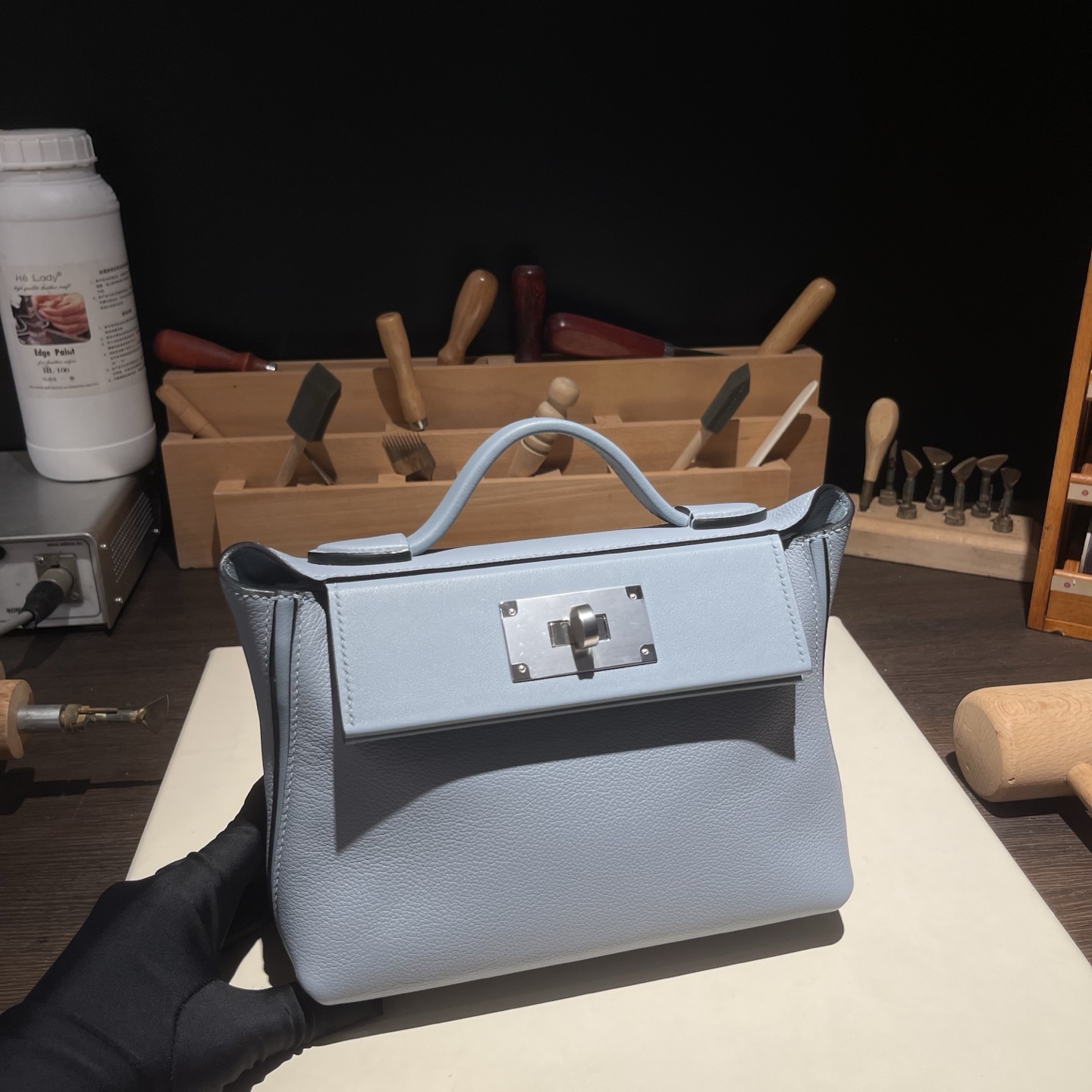 NO:698724,Kelly mini 2424 21cm. Original imported Evercolor leather combined with Swift leather [linen blue] silver buckle. Counter synchronization. Fully handmade beeswax thread sewing. Pure steel hardware. Ready stock, Hermes, stuart weitzman, Hermes,19860909Kelly mini 2424 21cm 原厂进口Evercolor皮拼Swift皮【亚麻蓝】银扣 专柜同步 全手工蜜蜡线缝制 纯钢五金 现货,爱马仕,hermes,stuart weitzman,Hermes,,Bag